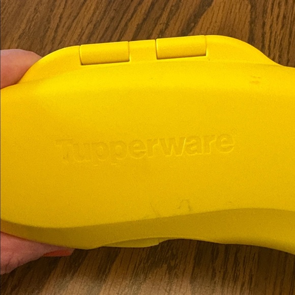 Tupperware Bright Yellow Banana Keeper EUC - Picture 2 of 5